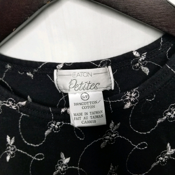 EATON PETITES vintage short sleeve embroidered tshirt S - Picture 4 of 5